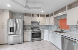 511 LAKESIDE Drive, BRADENTON, FL 34210
