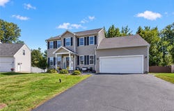 7252 Moss Creek Circle, Liverpool, NY 13090