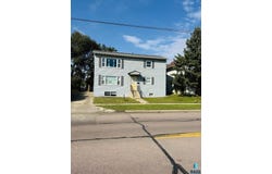 1012 W 8th St St E, Sioux Falls, SD 57104