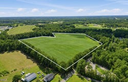 Swansboro Loop Road, Swansboro, NC 28584