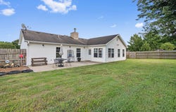 134 Stagecoach Rd, New Franklin, MO 65274