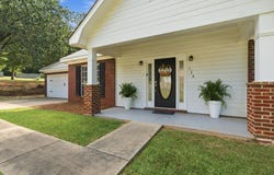 126 Pine Ln, Hattiesburg, MS 39402