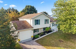 10 GARDENIA Drive, HANOVER, PA 17331