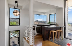 2824 Durand Dr, Los Angeles, CA 90068