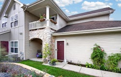 9375 S Cobblestone Way, Franklin, WI 53132