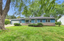 3235 N MORRISON Street, APPLETON, WI 54911