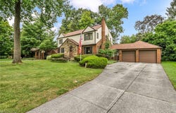 9216 Evergreen Drive, Parma, OH 44129