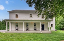 129 S Country Rd, Remsenburg, NY 11713