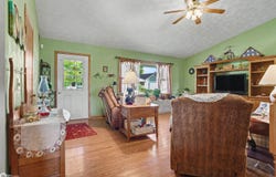 412 E Becky Ln., Mount Pleasant, IA 52641