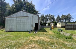 90884 HOLLYWOOD Ln, CoosBay, OR 97420