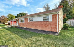 10 DULLES Drive E, CAMP HILL, PA 17011