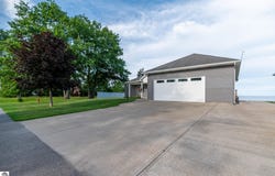 5871 Sandy Drive, Pinconning, MI 48650