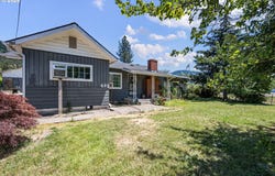 402 N D St, Lowell, OR 97452