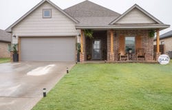 212 NW Sandstone Ave, Cache, OK 73527