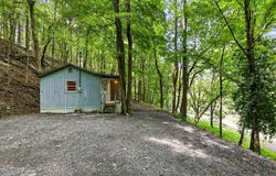 225 Coys Cove Ln, Gainesboro, TN 38562