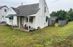 1 Cloverleaf Circle, Charleston, WV 25306