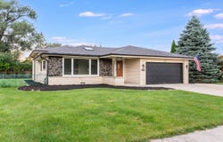 10458 S 81st Avenue, Palos Hills, IL 60465