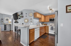 9375 S Cobblestone Way, Franklin, WI 53132