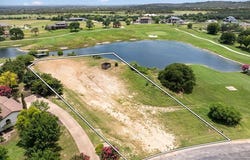 2117 Lauren Dr, Spicewood, TX 78669