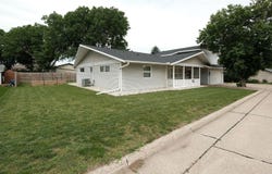 86 8th Street NE, Sioux Center, IA 51250