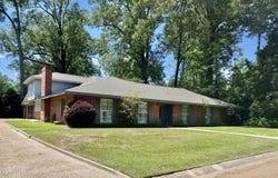 35 Oakhurst Drive, Natchez, MS 39120