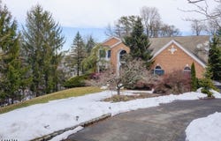 18 Tree Top Ln, Chatham Twp., NJ 07928-1034