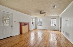 921 W 5th St, Taylor, TX 76574