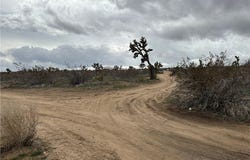 17 Smith, Phelan, CA 92371