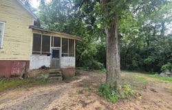 527 Orange St NE, Dawson, GA 39842