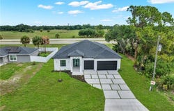 6037 N Moss Circle, Labelle, FL 33935