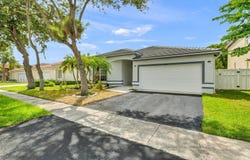 16 Gables Blvd, Weston, FL 33326
