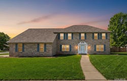 621 E Wesley Drive, O'Fallon, IL 62269