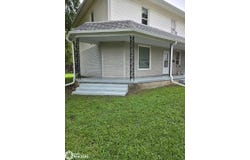 201 SE locust, Leon, IA 50144