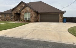 104 Park View, Poth, TX 78147