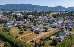 606 EVERGREEN Dr, Tillamook, OR 97141