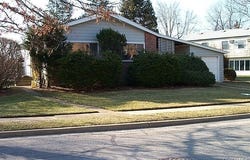 4 Brook Path, Plainview, NY 11803