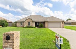 1202 1st St, Elgin, OK 73538