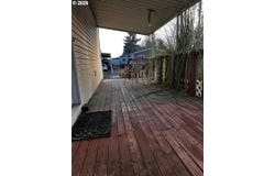 1400 CANDLELIGHT Dr, Eugene, OR 97402