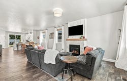365 N Tullshire, Eagle, ID 83616