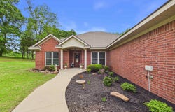 17 Valley View Rd, Batesville, AR 72501
