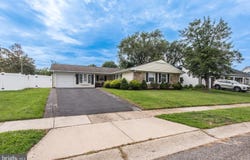 28 GIMBLE Lane, WILLINGBORO, NJ 08046