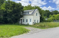 95 Lincoln St., Dexter, ME 04930