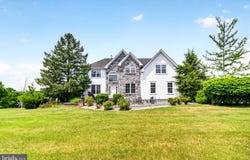 32 FERRIS WHEEL Drive, LAMBERTVILLE, NJ 08530