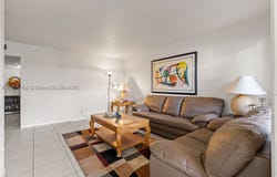 200 Croton Ave, Lantana, FL 33462