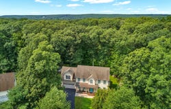 3 Arrowhead Trail, Waterford, CT 06385