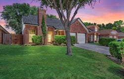 215 Ironbark Drive, Arlington, TX 76018