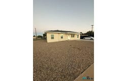 2821 La Fonda Rd, Clovis, NM 88101