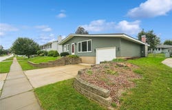 1535 McGowan Blvd, Marion, IA 52302