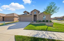 633 Captree Lane, Fort Worth, TX 76131