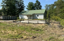 100 High Flats Rd, Monterey, TN 38574